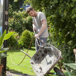 4078500017282 GARDENA COMFORT BROES MET VERLENGSTUK EN KANTELBARE SPROEIKOP GEMAKKELIJK SCHOONMAKEN