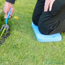 5031670520333 GARLAND RECHTHOEKIGE KNIELMAT TUIN BLAUW 40 X 20 CM